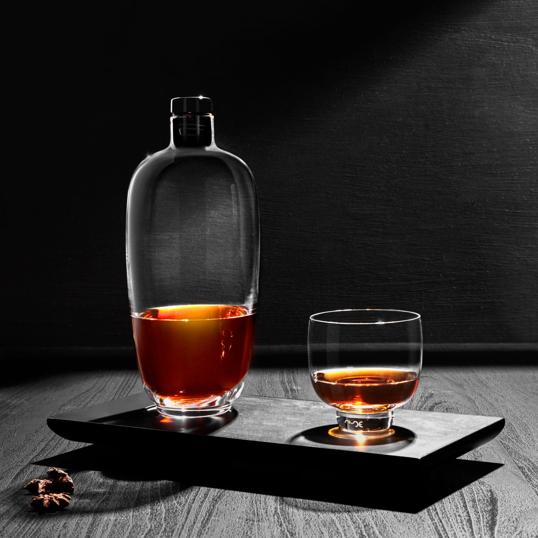 Malt Ahşap Altlıklı Uzun Viski Şişesi
